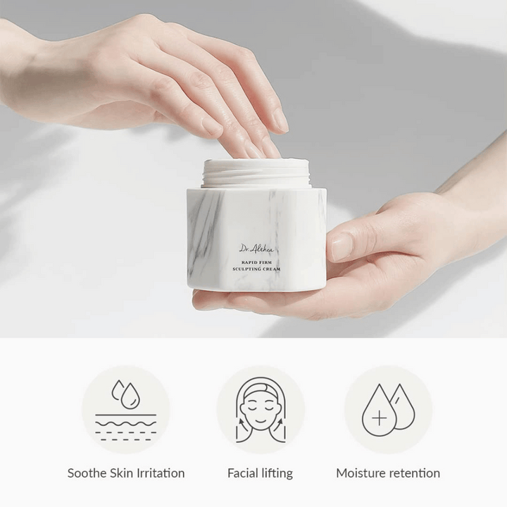 Dr. Althea Rapid Firm Sculpting Cream i en elegant marmorförpackning. Produkten erbjuder fördelar som att lugna hudirritation, ge ansiktslyft och bibehålla fukt. Perfekt för att stärka och lyfta huden.