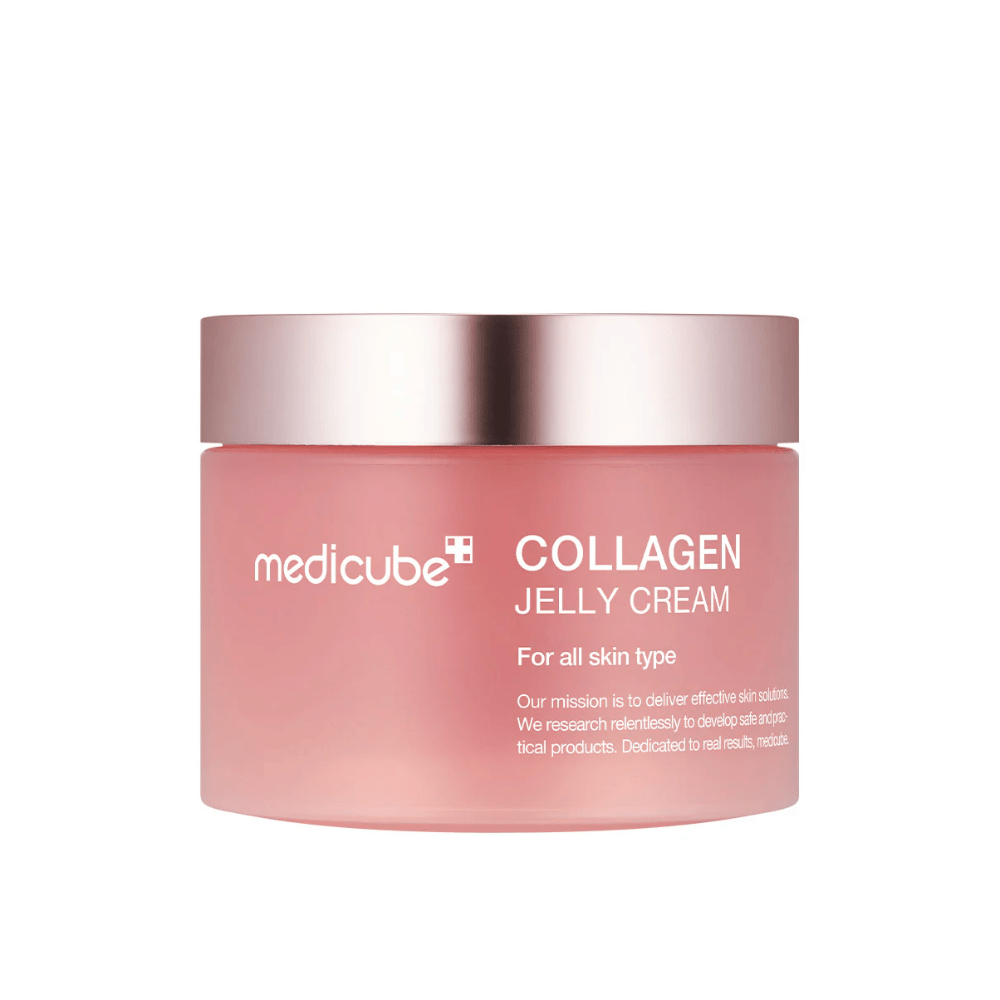 Medicube Collagen Jelly Cream i en rosa burk med ett silverlock. Produkten är designad för alla hudtyper och lovar effektiv hudvård med fokus på kollagen för att förbättra hudens elasticitet och återfuktning.